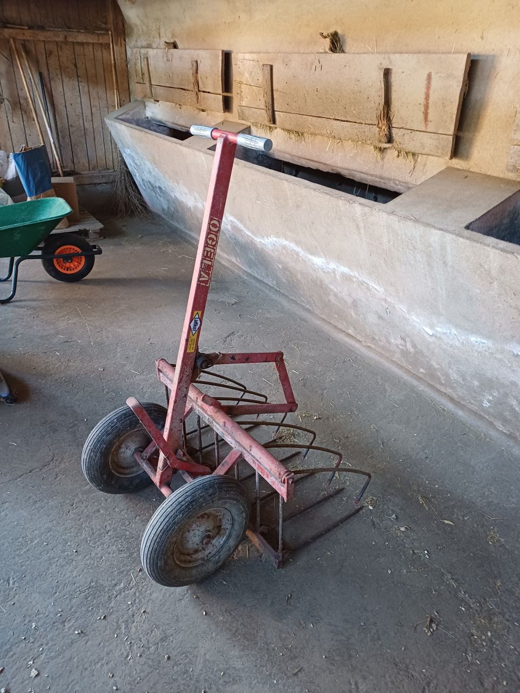 Carriole: Lanker Heugabel/ Grasgabel/ Transportgabel mit Rädern – Usato da Boswil venduto da etaflex 1
