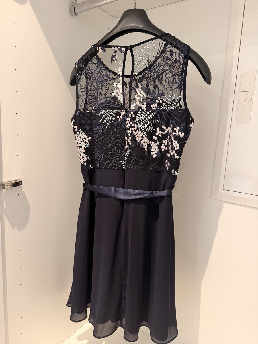C&A Kleider: Elegantes Kleid – Neu (gemäss Beschreibung) aus Wohlen AG von NLB-96 1