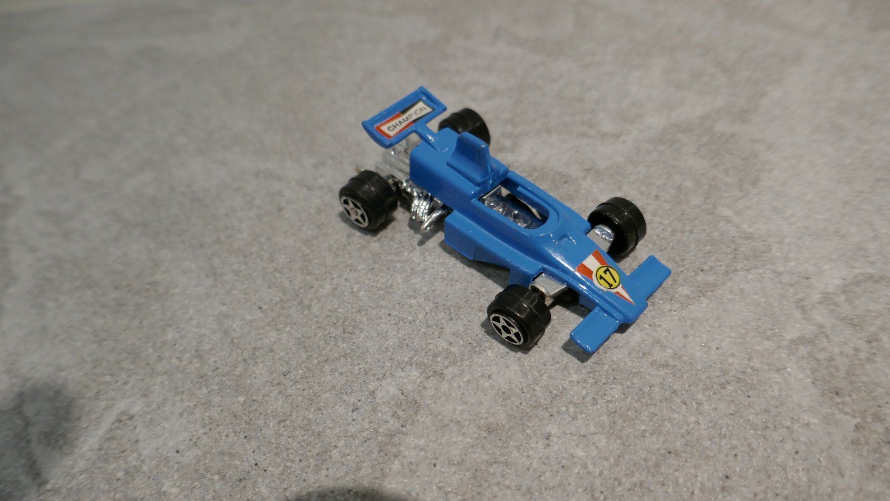 Modellini d'auto: hellblaues Rennauto-Modell – Usato da Allmendingen b. BE venduto da MMC-MuMeCo 3