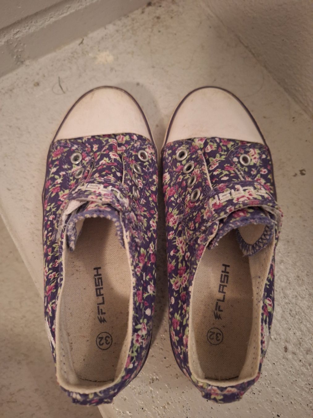 Scarpe per ragazze: Mädchen Sneaker Gr. 32 – Usato da Brittnau venduto da Norge77 2