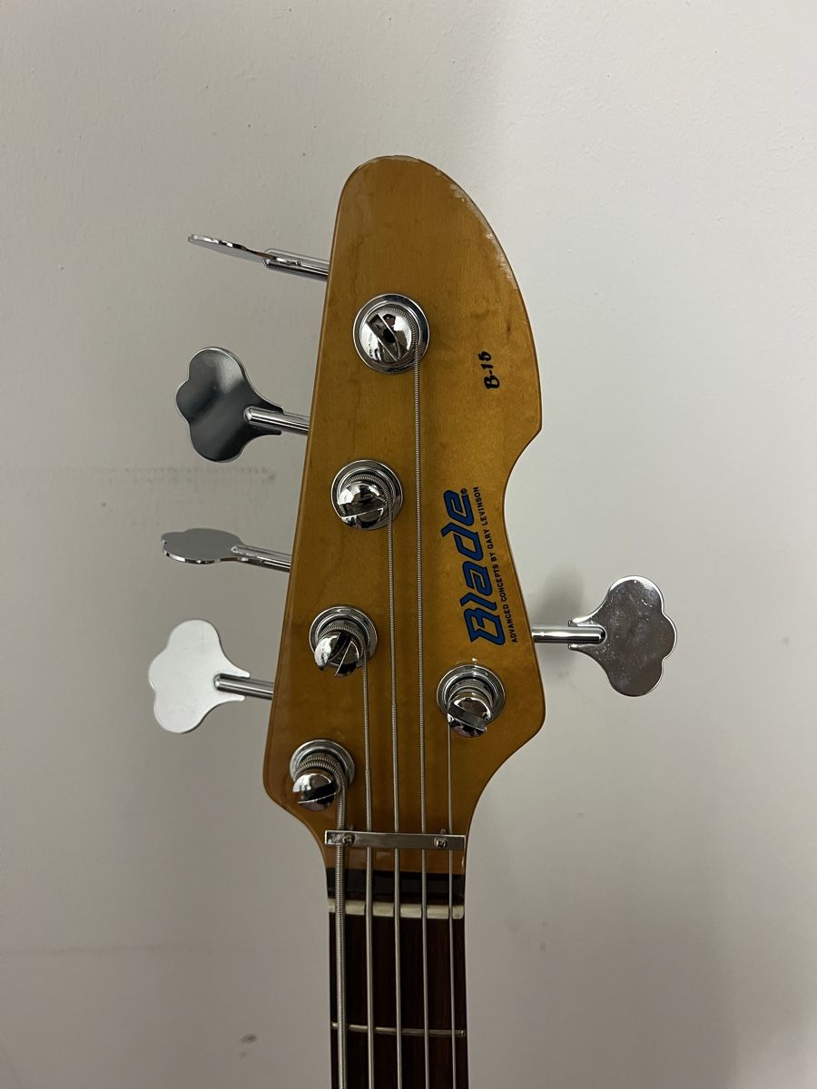 Blade Strumenti musicali: Blade by Levinson B-15 Bass – Usato da Wangen an der Aare venduto da kvn_b 2