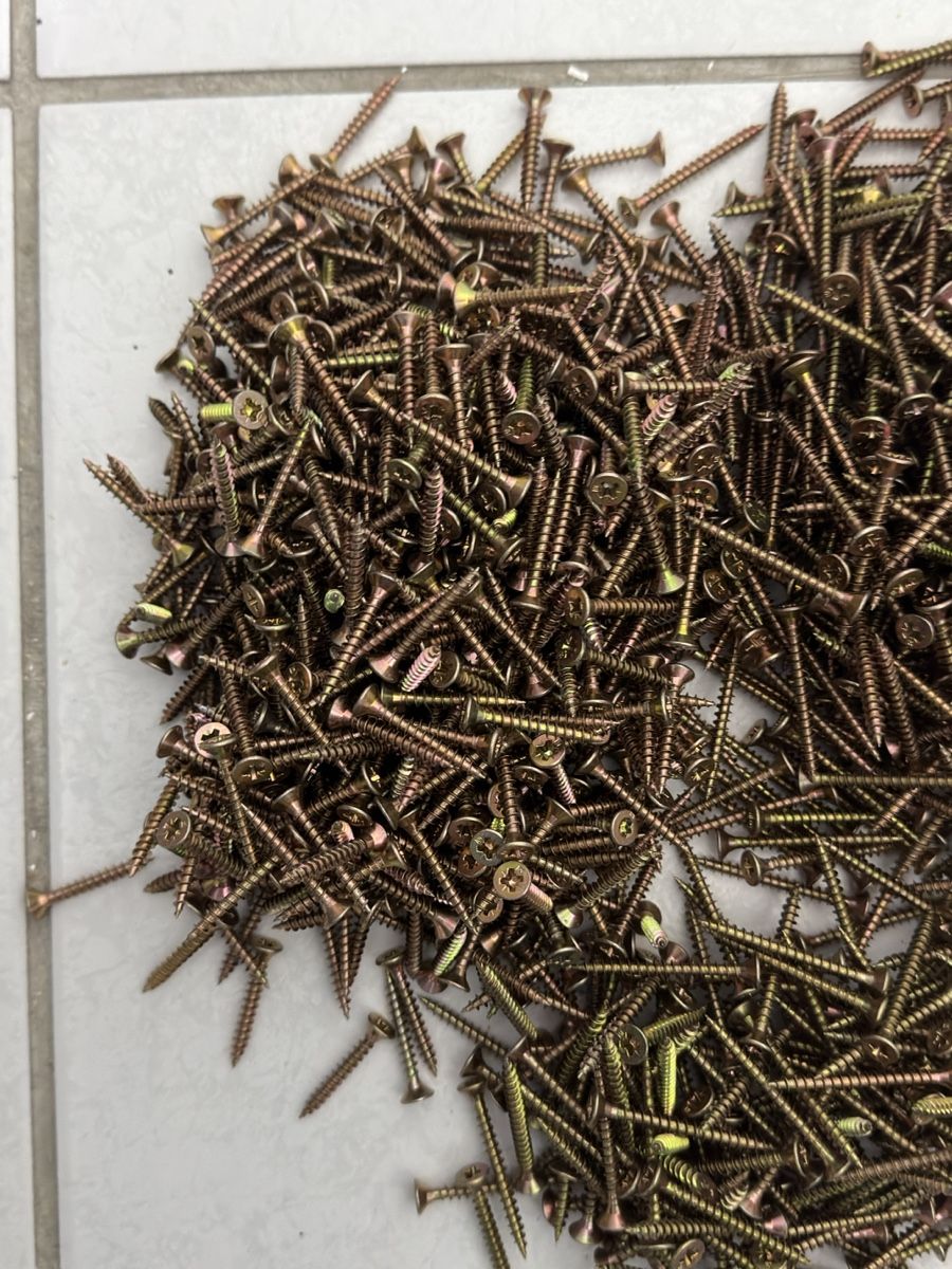 Ferramenta: Lot de vis à bois, neuves – Nuovo (secondo la descrizione) da Embrach venduto da niz_8sff 2