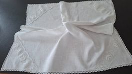 Tischdeckchen Leinen weiss mit Spitzen geklöppelt