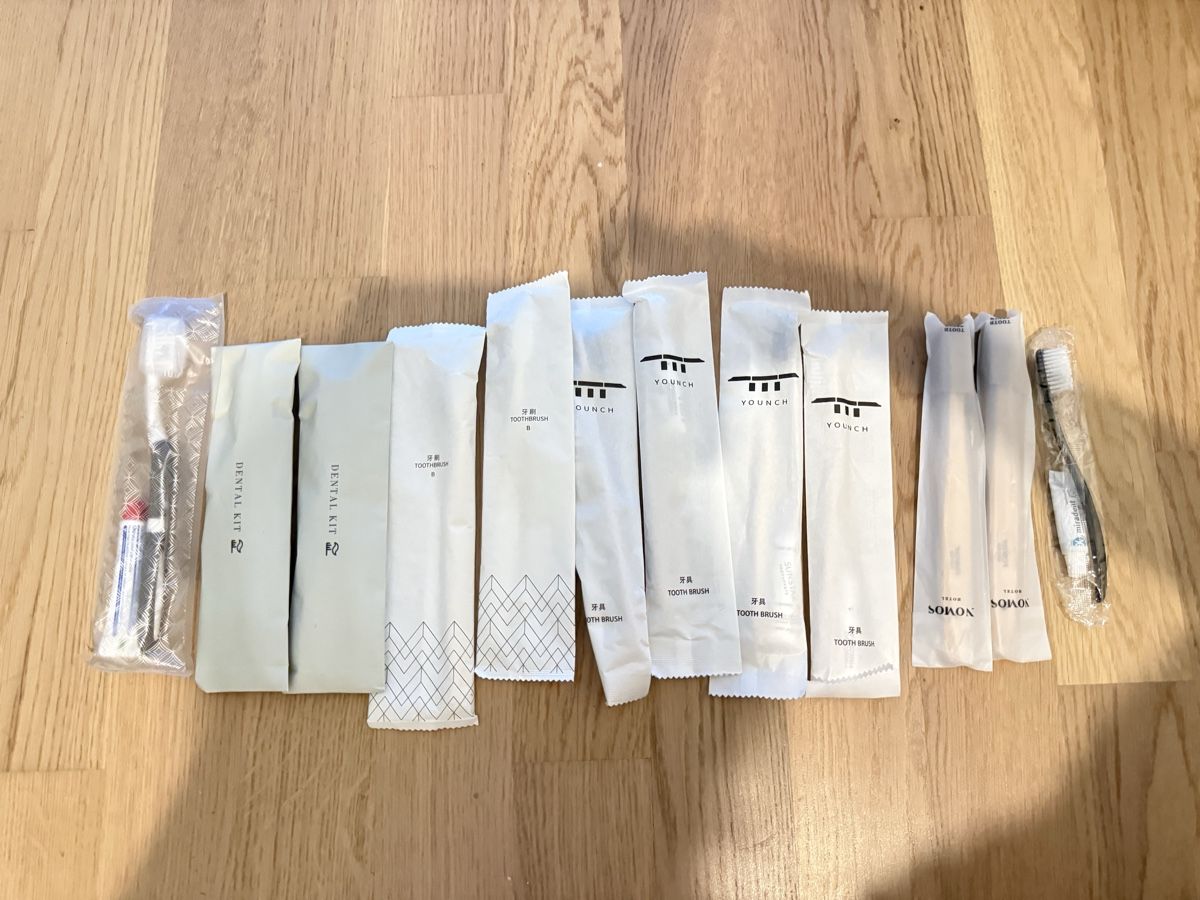 Zahnpflege: Dental Kits Toothbrushes with toothpaste 12 Pieces – Neu und originalverpackt aus Dübendorf von zhe_69pd 1