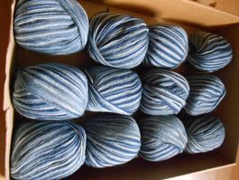 12 Knäuel Wolle mit Cashmere  blau-hellblau hellgrau
