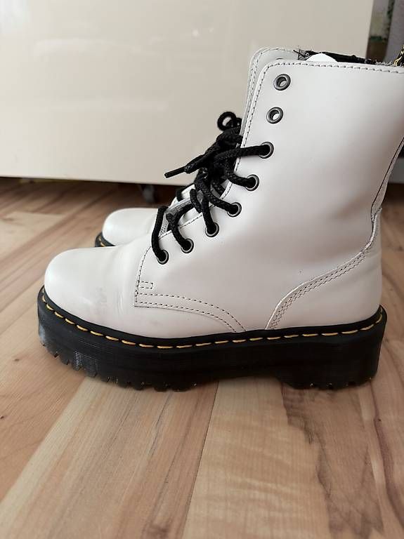 Scarpe da donna: Weisse Schnürboots mit Profilsohle – Usato da Rorschach venduto da Tara234 2
