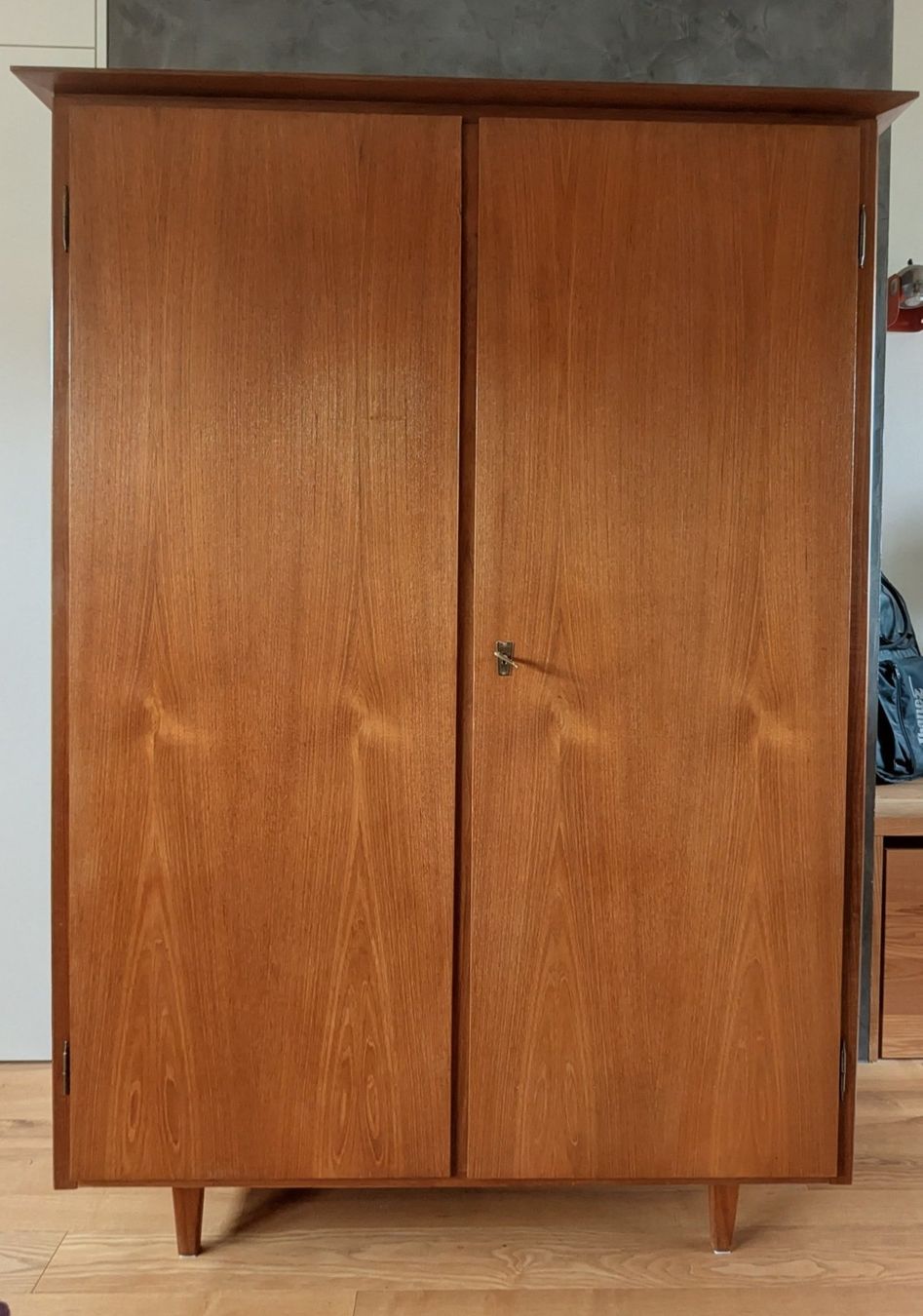 Armadi: Midcentury Kleiderschrank Teak – Usato da Wikon venduto da Freu