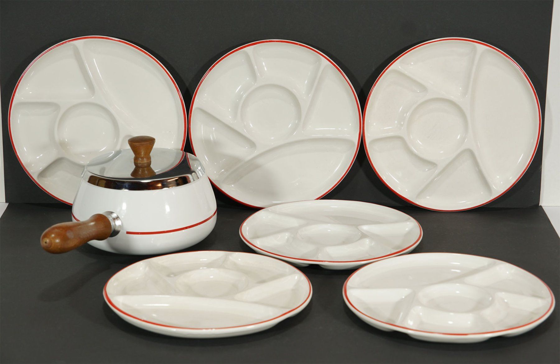 Set di piatti: Vintage Emaille Pfännli mit 6 Chinoise / Bourguignon Teller – Usato da Meggen venduto da Trouvaillen 1