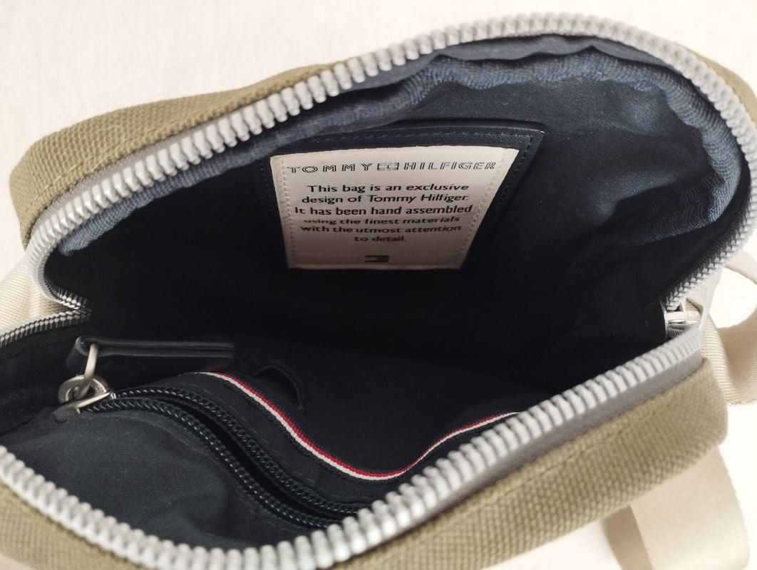 Tommy Hilfiger Taschen: TOMMY HILFIGER Umhängetasche – Gebraucht aus Schübelbach von Restwert_Schubelbach 5