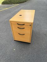 Sehr massiver Büro Schubladenblock aus Buchenfurnier / Stah
