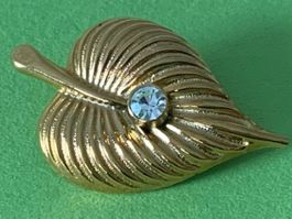 Brosche Blatt klein vergoldet