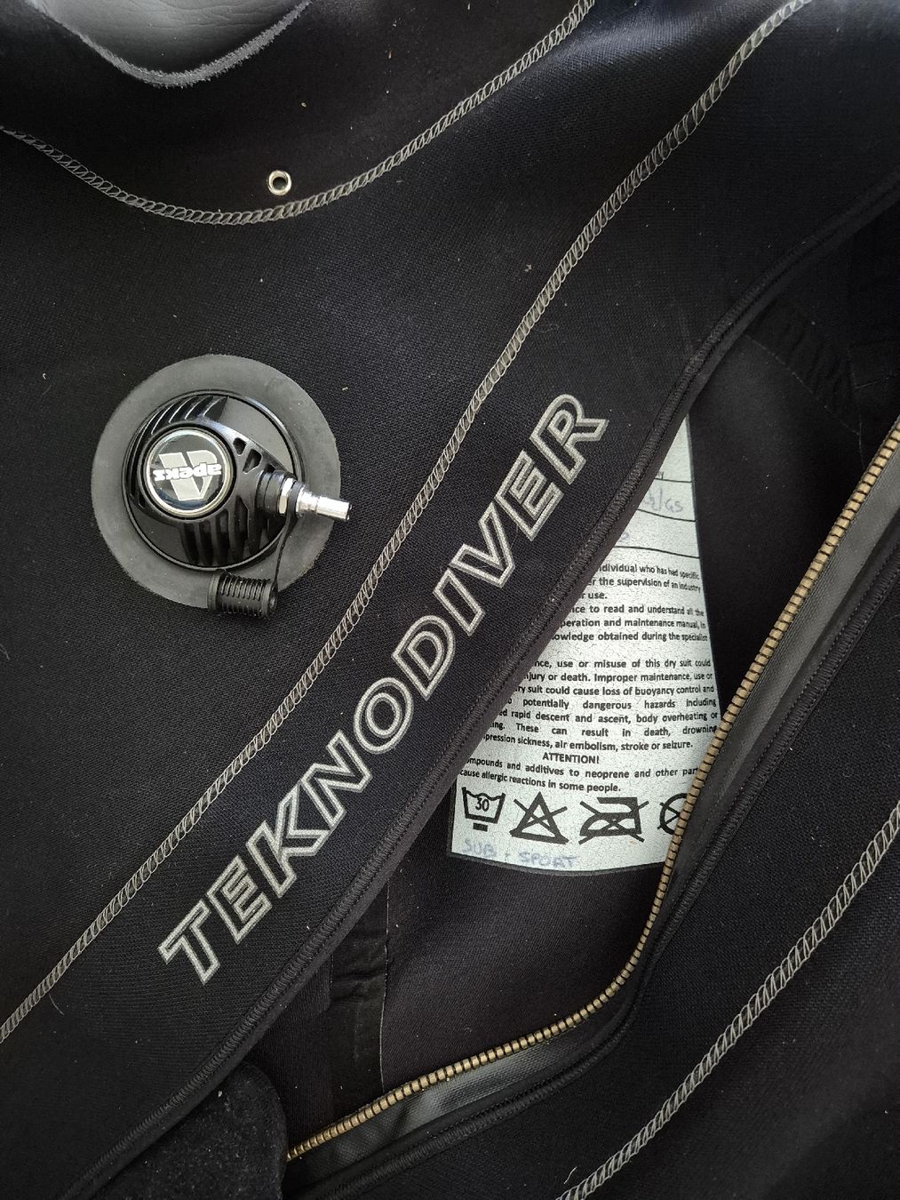 Tauchanzüge: Combi étanche plongée 3XL 1/2, pointure 45 – Gebraucht aus Cornol von blinkie3 3