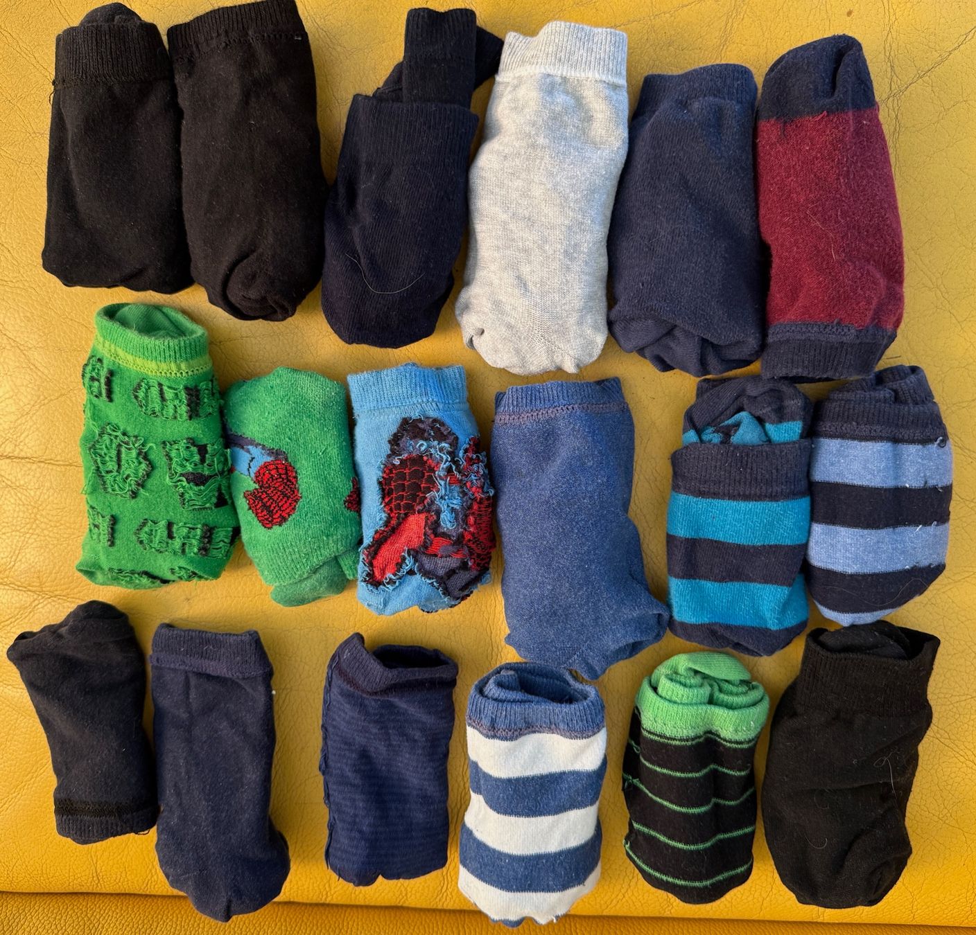 Calze per bambini: 18 chaussettes garçon H&M - 29-34 – Usato da Veyrier venduto da Szurkemaci