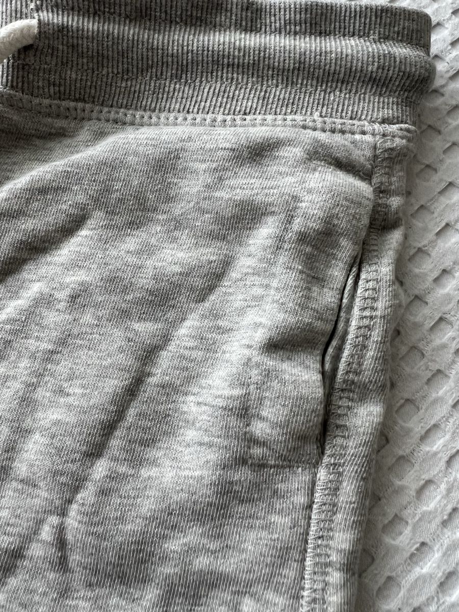 C&A Pantaloni: SWEATPANTS GRAU SHORTS GR 110 – Usato da Basel venduto da theo-g77 1