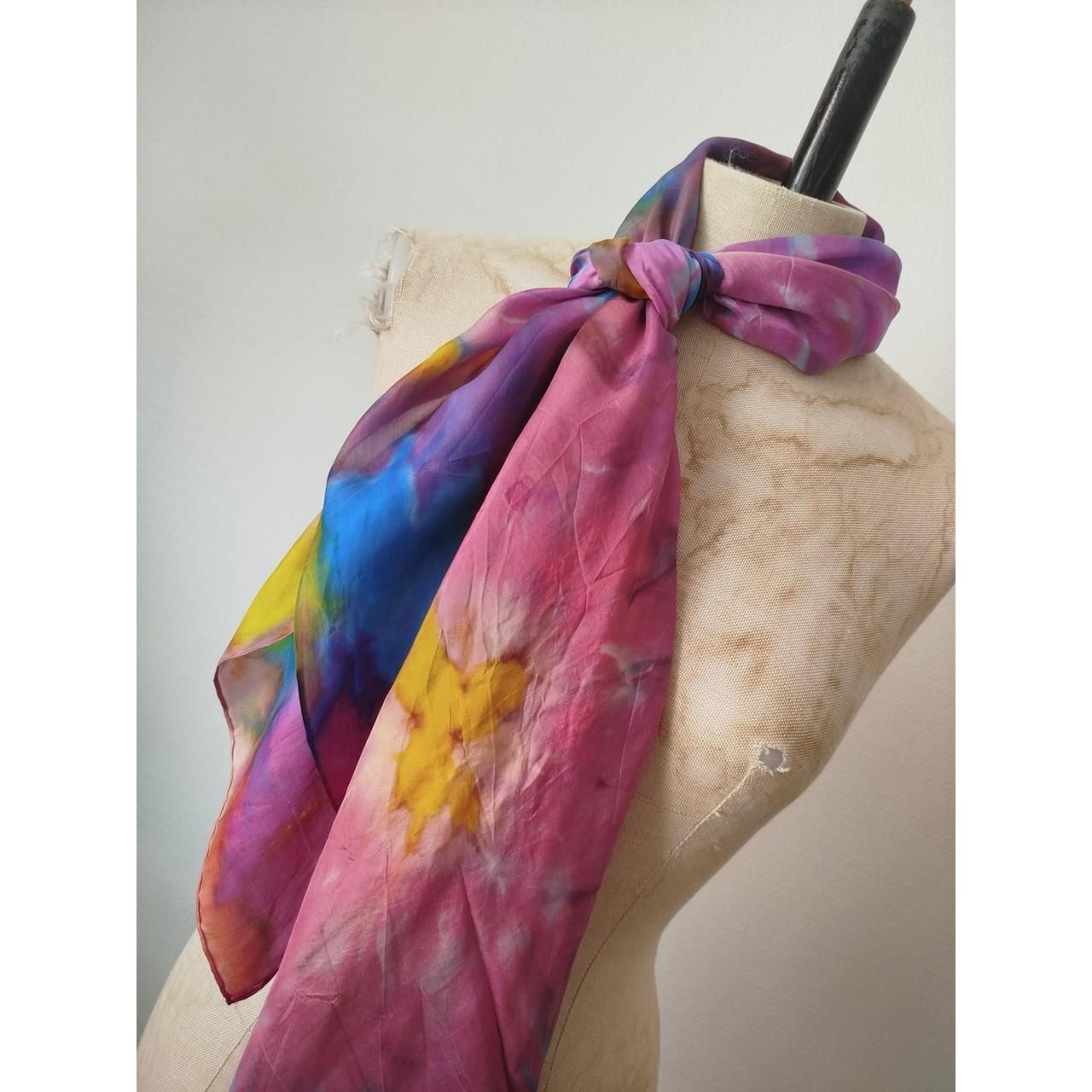 Foulard & Sciarpe: Schal aus Seide mit handroulierten Säumen – Usato da St. Gallen venduto da jbu_ns6v 4