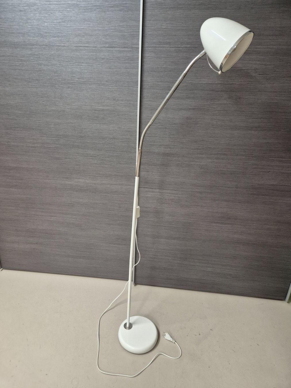 Lampen: Stehlampe, weiss – Gebraucht aus Oetwil am See von 980dieter