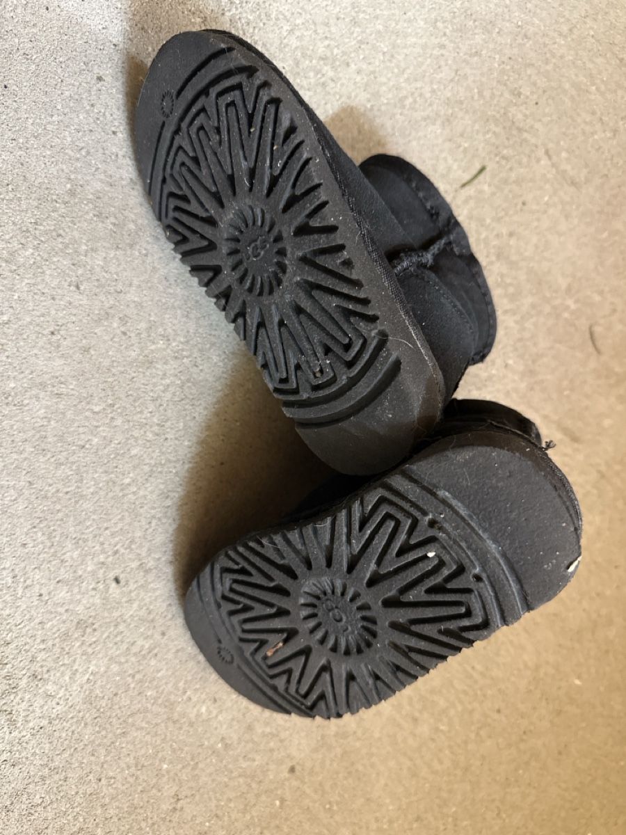 Ugg Scarpe per ragazzi: Uggs enfant taille 25 – Usato da Veyras venduto da lolotte6971 1