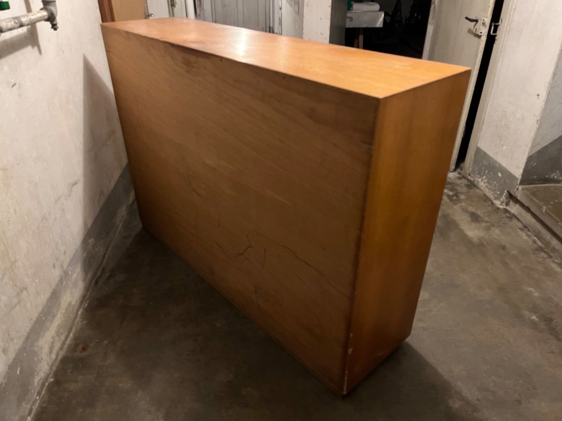 Schränke: Rollladen-Schrank – Gebraucht aus Bern von Iferien 1