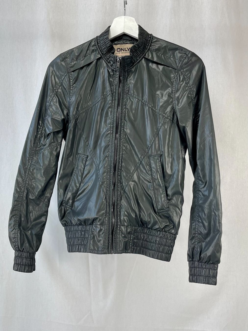 Giacche: Jacke - Bomberjacke – Nuovo (secondo la descrizione) da Romanshorn venduto da MAFLOMAS