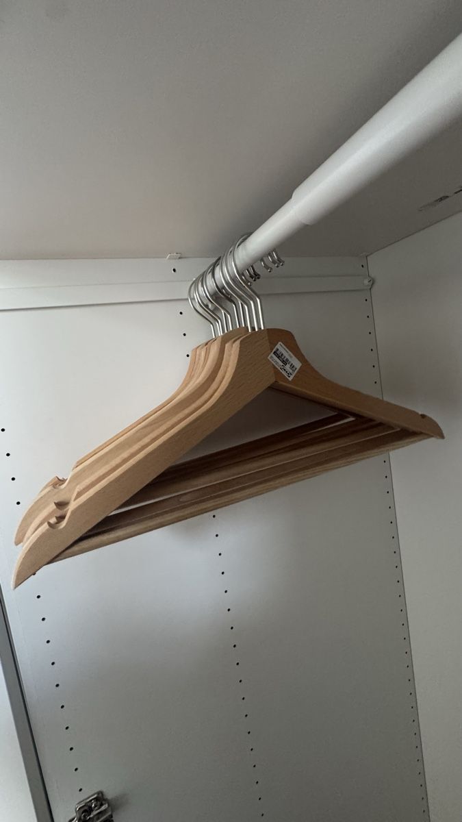 Appendiabiti: Kleiderbügel Holz (10Stk) – Usato da Zürich venduto da Sarita_zh 1