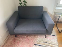 Gemütlicher breiter Sessel, dunkelgrau, gebraucht