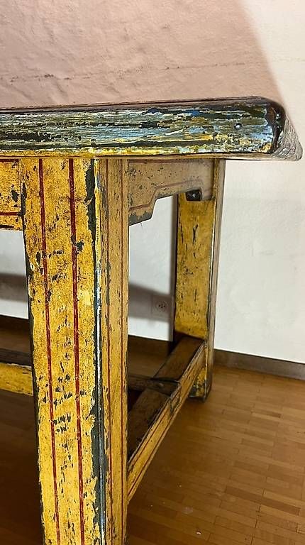 Tische: Esstisch aus Holz, bemalt – Gebraucht aus Bern von daskannweg 4