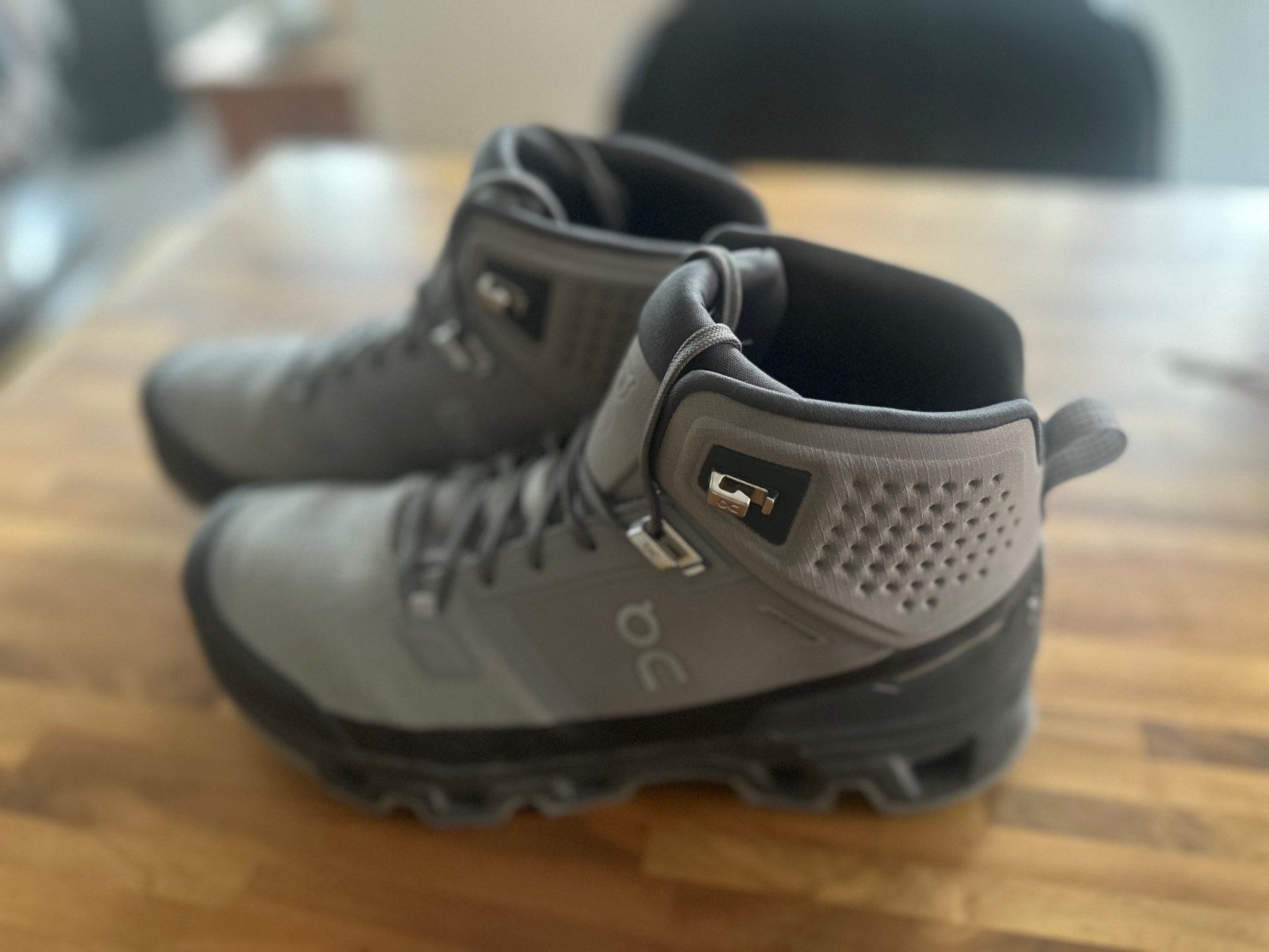 On Scarpe da uomo: Wanderschuh On Modell Cloudrock Waterproof – Usato da Rheineck venduto da cat_y6j2 1