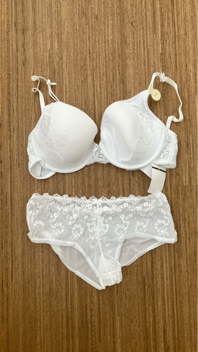 Autres dessous: Dessous Set Weiss BH und Slip Spitze – Neuf (Voir description) à Ruggell par VegasGirl
