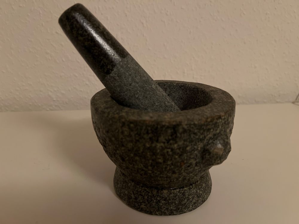 Toller Stein Mörser aus Granit (Gebraucht) in Basel für CHF 10 – mit ...