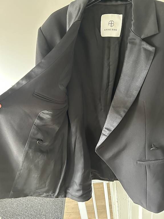 Vestes: Anime Bing Tuxedo Blazer – D'occasion à Wetzikon ZH par GOOD-WATER 1