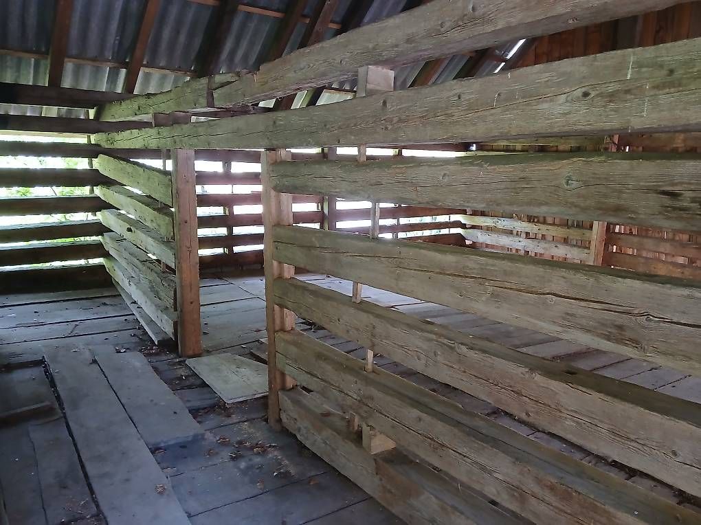 Articoli in legno: Altholz Ballken – Usato da Emmetten venduto da Hattiger2