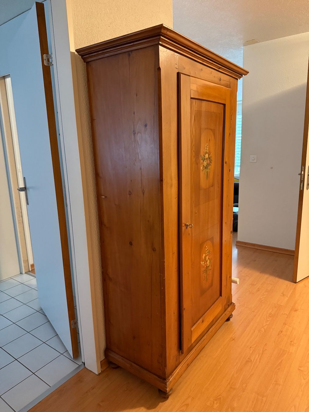 Schränke: Antiker Schrank – Gebraucht aus Cham von Hesilo 2