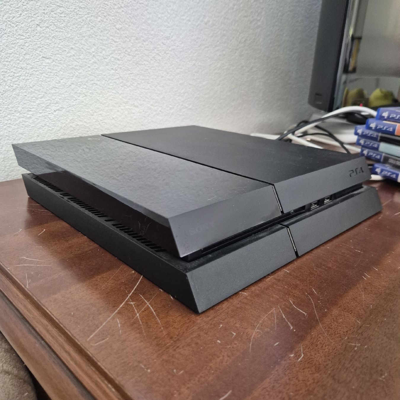 Sony Console: Sony Playstation 4 mit 2 Controller und 6 Spiele – Usato da Innertkirchen venduto da lua_v5zm 4