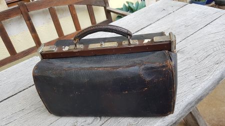 Ancienne sacoche de médecin