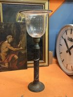 Antiker Kerzenständer mit Glasschirm auf Marmorsäule