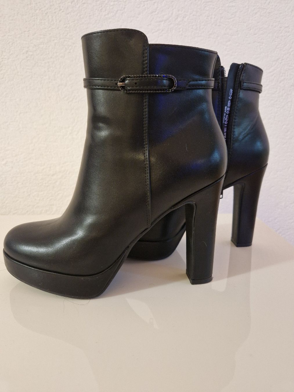 Scarpe da donna: Chaussures à talons noires pointure 39 – Nuovo (secondo la descrizione) da Versoix venduto da aline_b