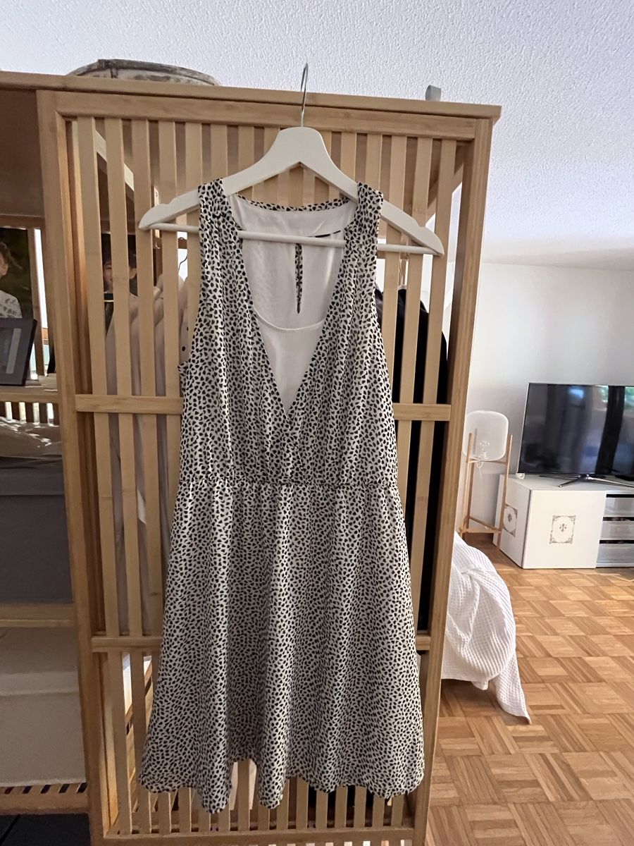 Kleider: Leichtes Sommerkleid mit Muster in Grösse S – Gebraucht aus Dübendorf von NissanCC