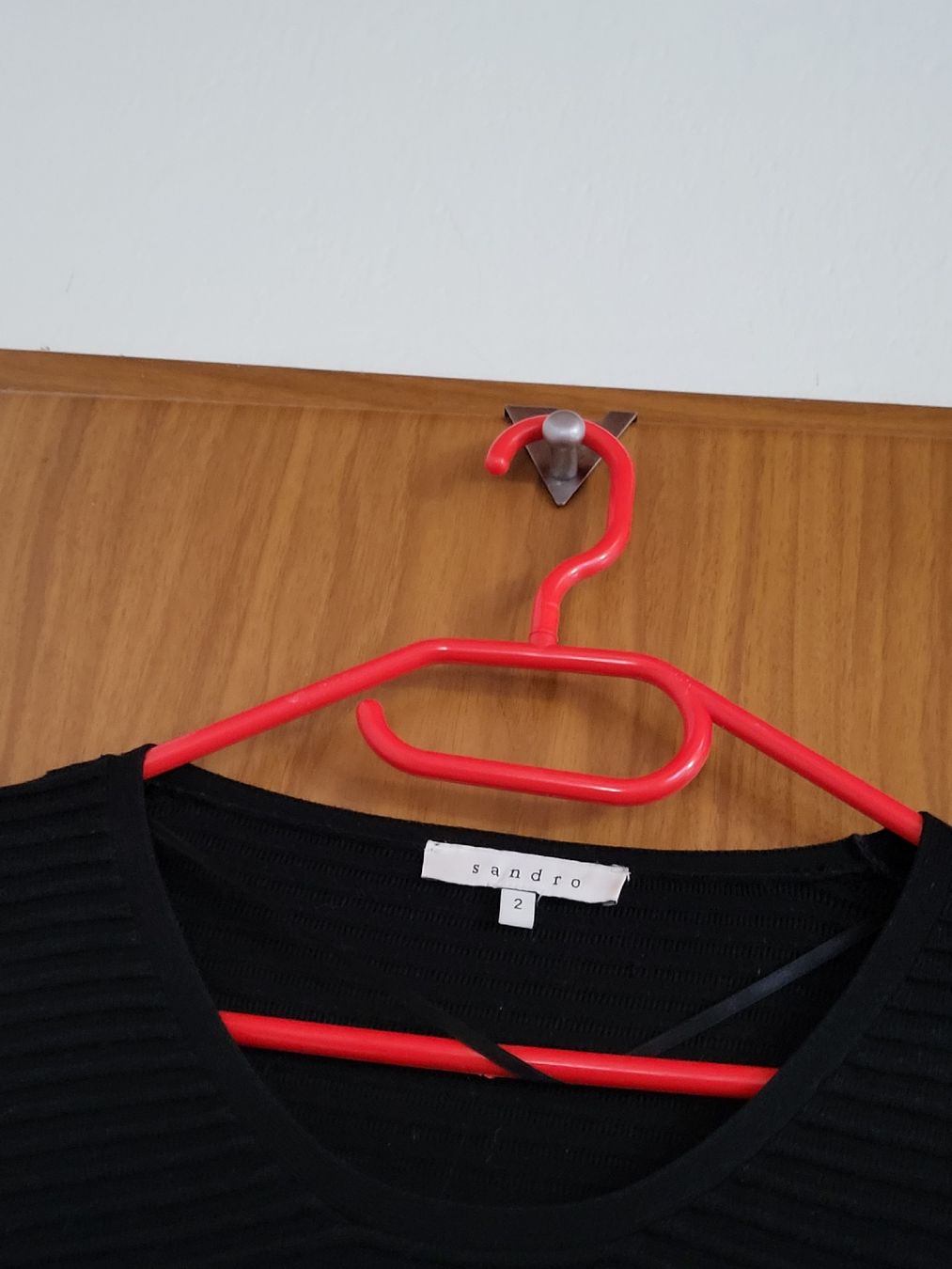 Sandro Pullover & Sweatshirts: Pull Sandro noir manches cuir T 2 automne/hiver – Gebraucht aus Niedergösgen von Eva2410 5