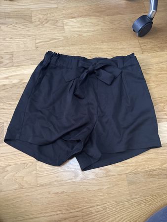 Schwarze Shorts Chicorée Grösse S mit Gummibund