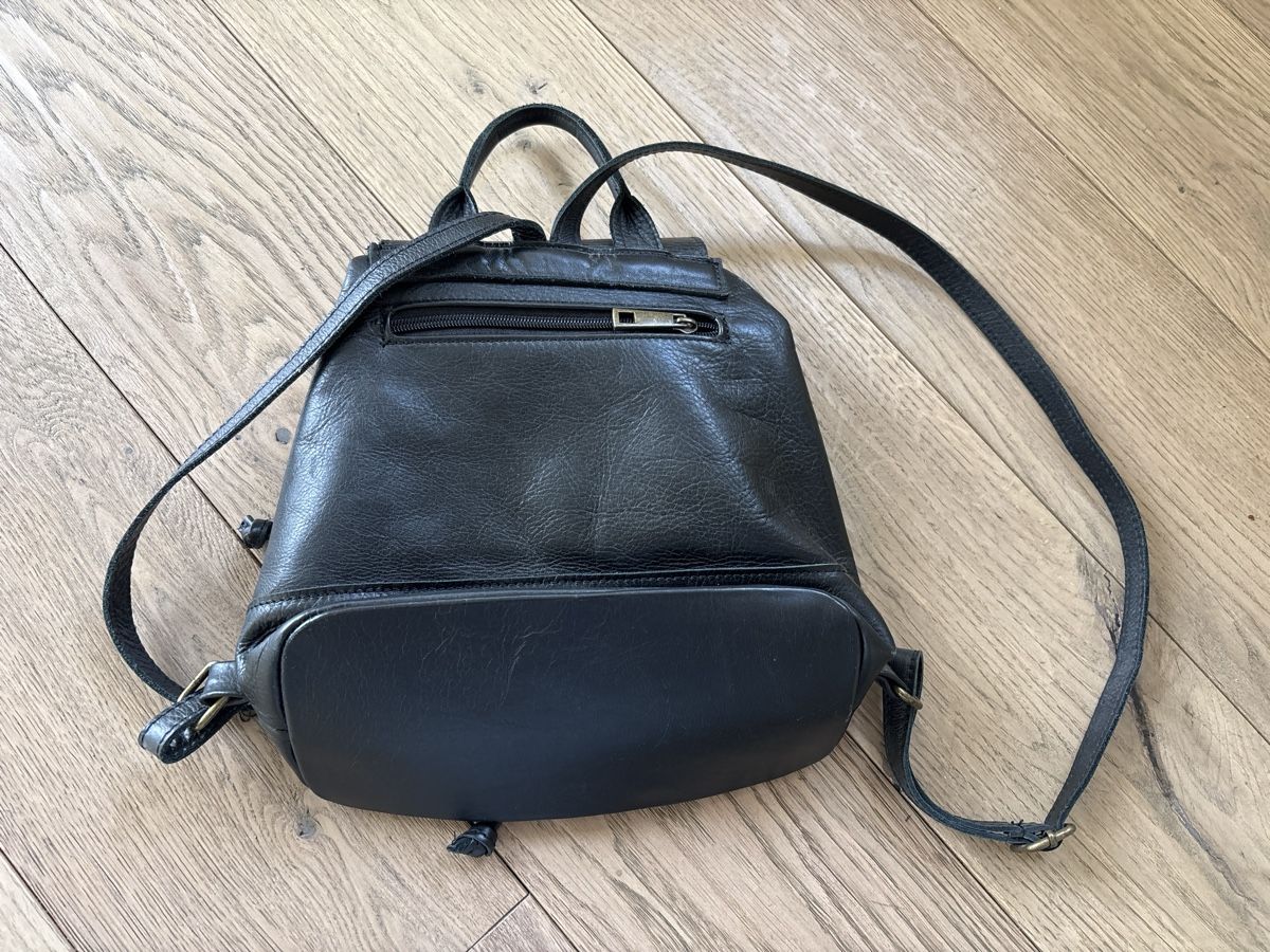 Zaini: Schwarzer,kleiner,Lederrucksack, NEU – Nuovo (secondo la descrizione) da Appenzell venduto da babet01 1