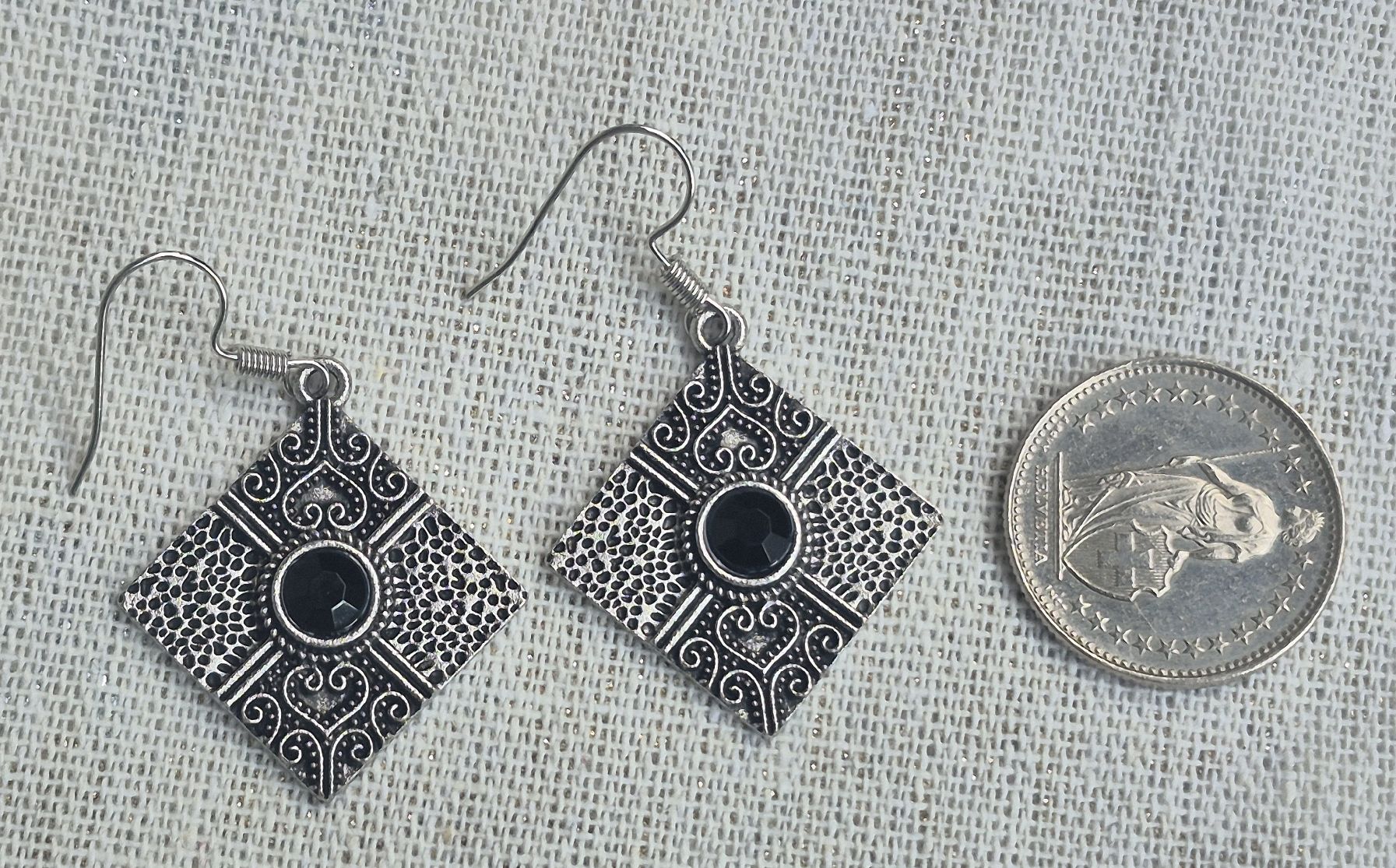 Orecchini pendenti & Orecchini a lobo: Orecchini pendenti quadrati con pietra nera Argento – Nuovo (secondo la descrizione) da Giubiasco venduto da Stefaniav 2