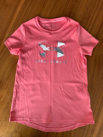Under armour T-Shirt sehr guter Zustand gr. 128-137