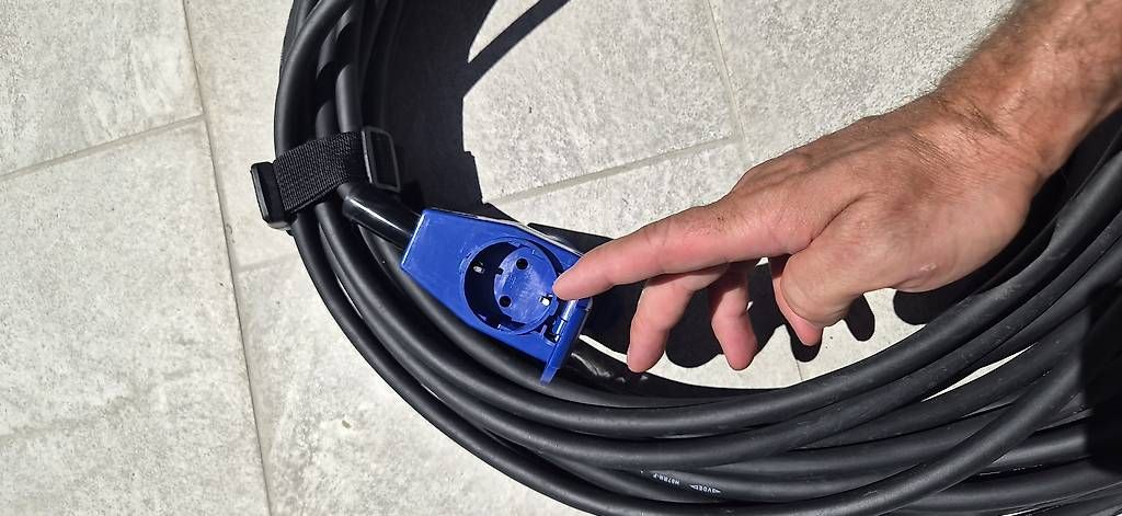 Kabel: CEE Kabel mit Adapter – Gebraucht aus Horw von Row707 1