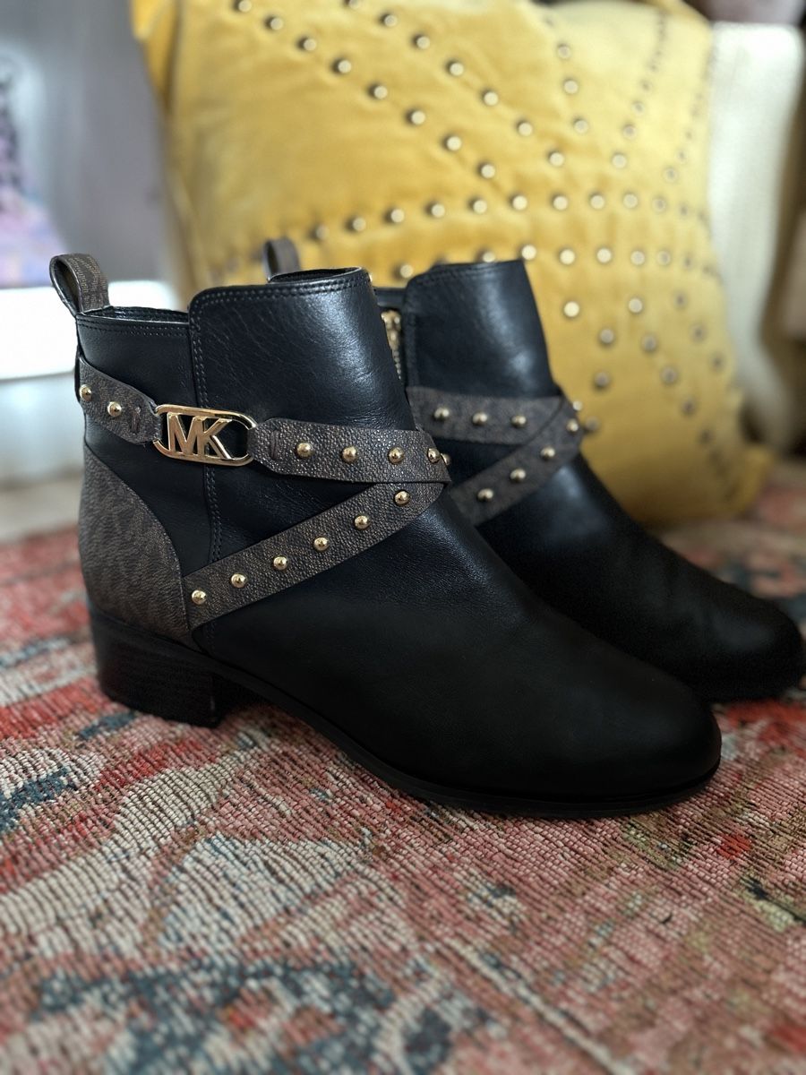 Michael Kors Damenschuhe: MICHAEL KORS leather studded logo ankle boots – Neu (gemäss Beschreibung) aus Wermatswil von Alkinoe 8