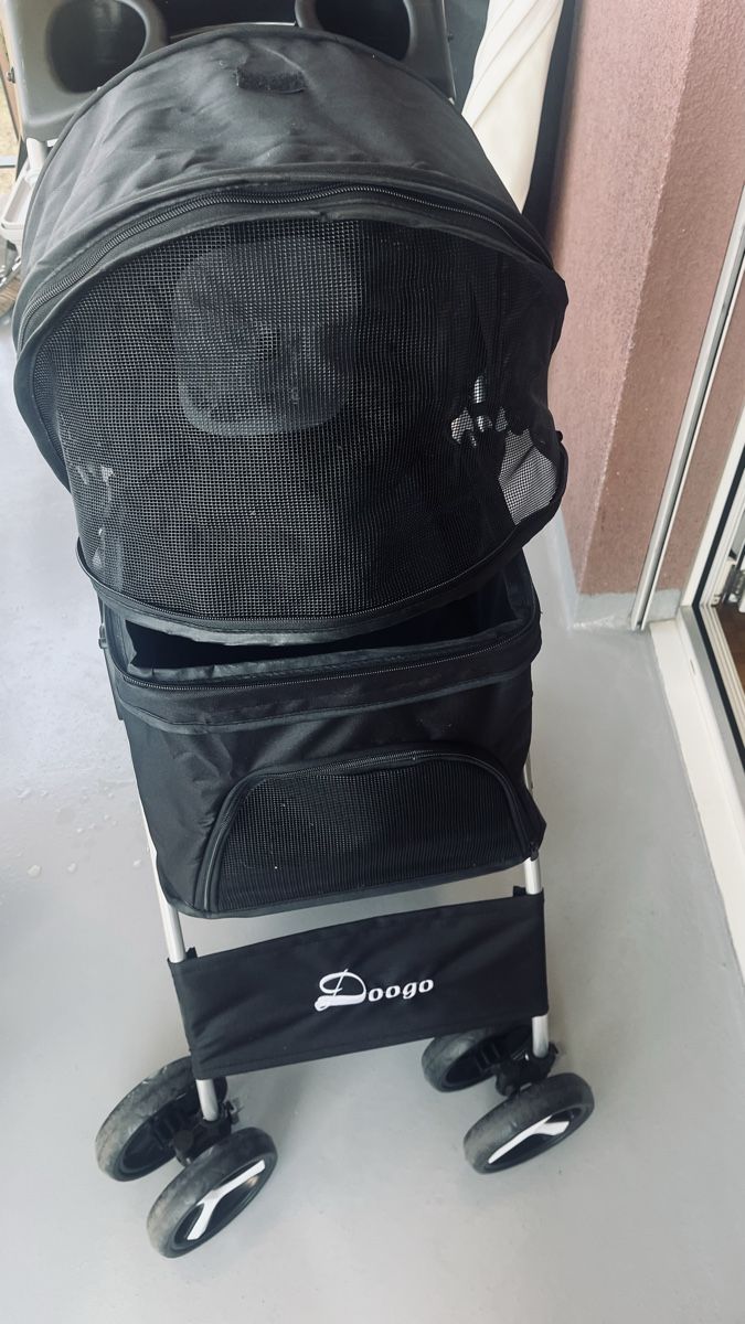 Poussette: Poussette pour chien jusqu a 10kg – Neuf (Voir description) à Prilly par DANIELLE015 1