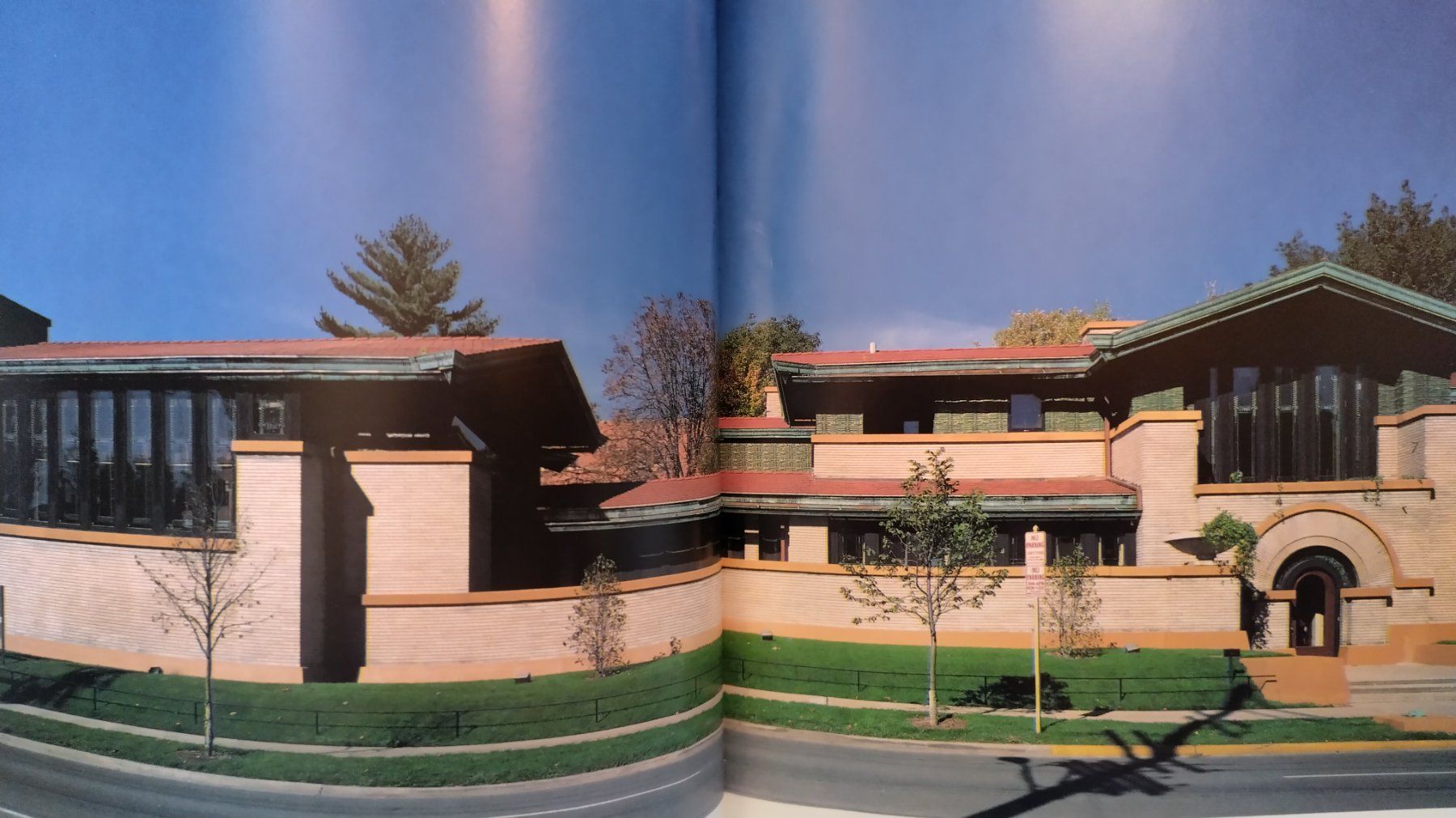 Libri: Frank Lloyd Wright / Architektur Buch Softcover / 182 Seiten – Usato da Bellach venduto da JingleJerry 9