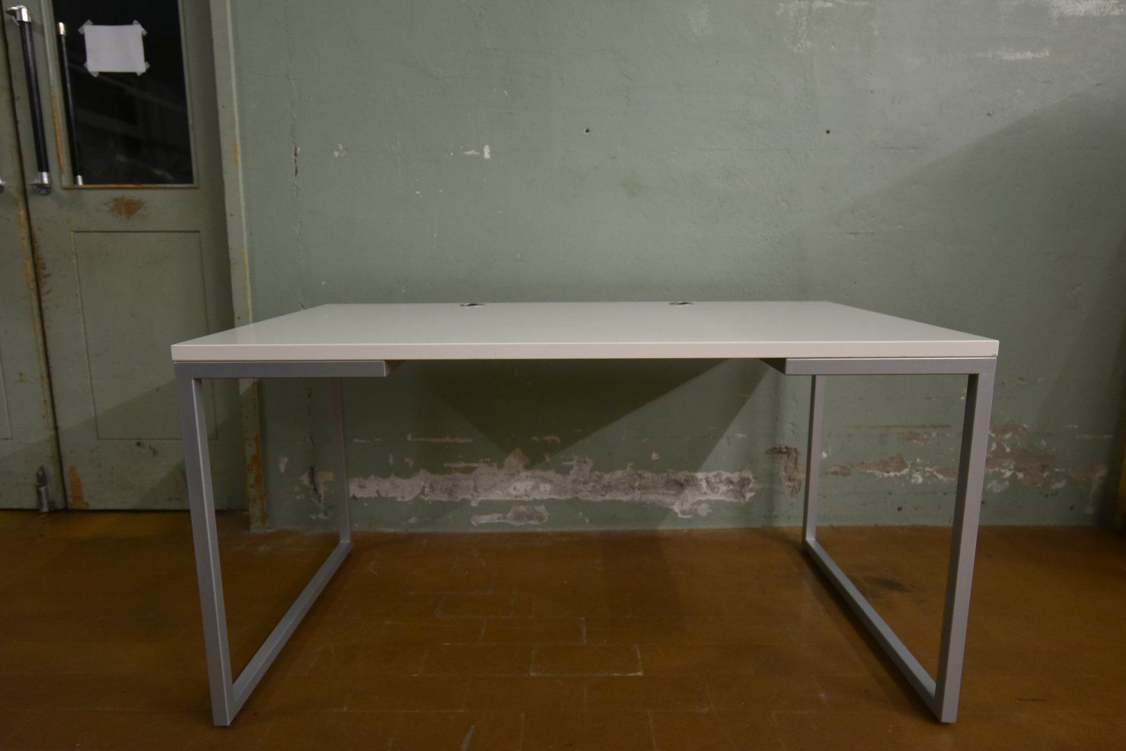 Scrivanie: Schreibtisch mit Metallgestell – Usato da Lichtensteig venduto da UsedINStore 5