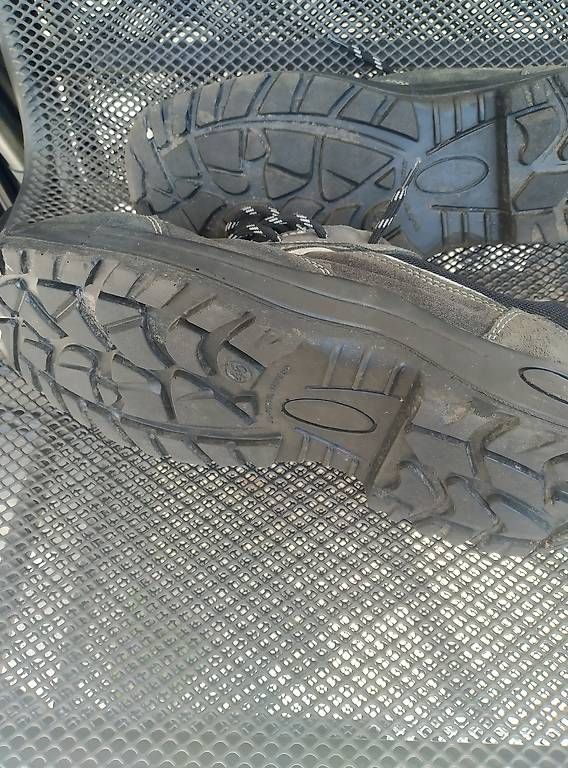 Scarpe da uomo: Arbeitsschuhe mit Stahlkappe Gr.46 – Usato da Orpund venduto da Tina033 1