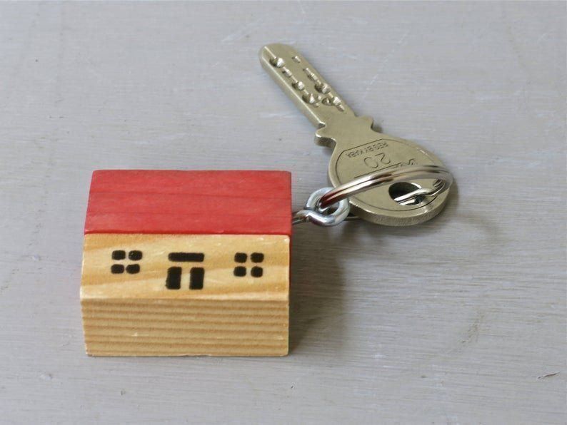 Schlüsselanhänger & - bänder: Porte-clé maison en bois – Gebraucht aus Neuchâtel von heloisa 4