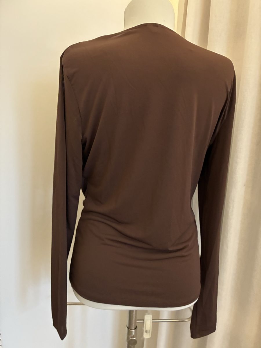 Top: Braunes Shirt mit Wasserfallausschnitt, Grösse M – Nuovo (secondo la descrizione) da Bäretswil venduto da Viechel 2
